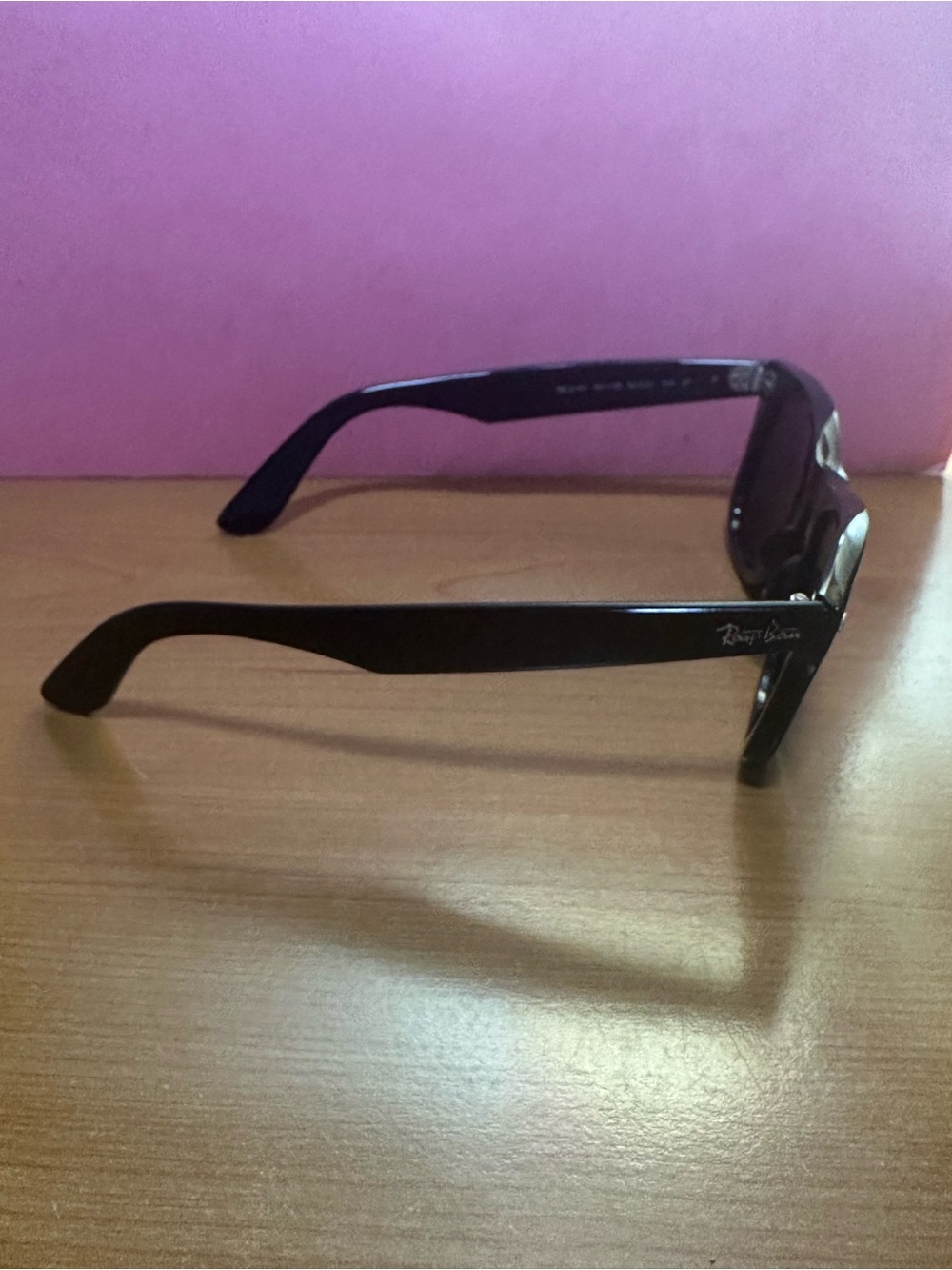 Ray-Ban Black Wayfarer Polarized Sunglasses with Brown Case - Picture 5 of 6